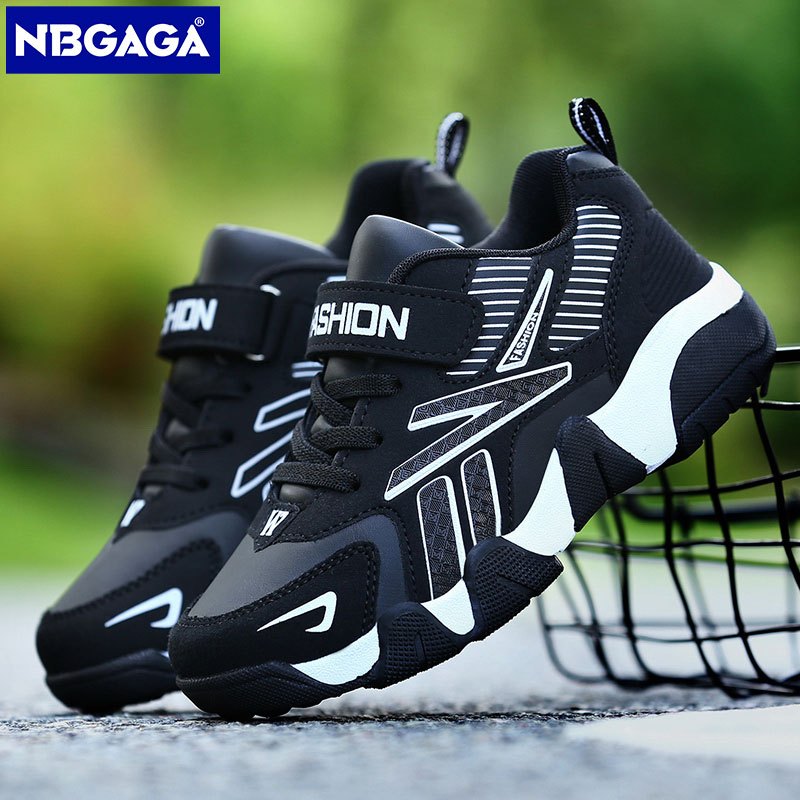 เด็กรูปแบบใหม่รองเท้าผ้าใบหนังกันน้ําสําหรับเด็ก 5-15 ปีชายและหญิง 2024 แฟชั่นกีฬากลางแจ้งรองเท้าวิ่งนักเรียนสบายๆเดินไปโรงเรี