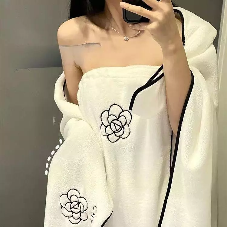 ผ้าขนหนูอาบน้ํา ดอกเคมีเลีย ผู้หญิงสไตล์ใหม่สามารถสวมใส่ที่บ้านสวมใส่ชุดสามชิ้นหมวกผมแห้งน่ารักเสื่อผ้าขนหนูอาบน้ํากระโปรงอาบน้ําผ้าขนหนูหมวกสามช ชุด 3 ชิ้น เสื้อคลุมอาบน้ำ ผ้าเช็ดตัว Women Girl Towel Cute