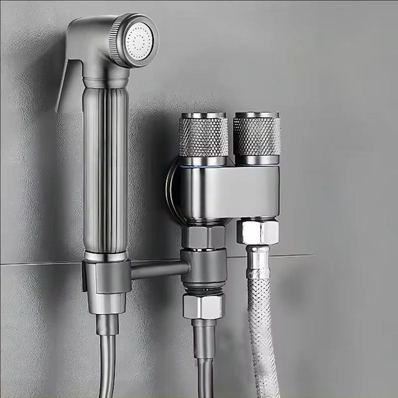 (In stock 24-hour shipping) DDhome ห้องน้ําสหายทําความสะอาดสเปรย์ก๊อกน้ําห้องน้ําสามทาง