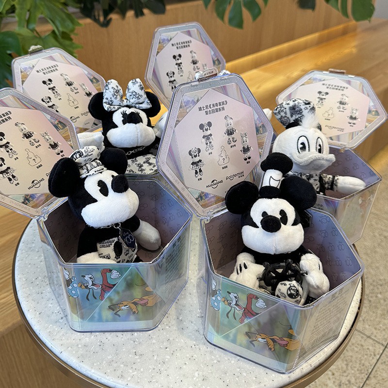 Limited Edition 100th Anniversary Disney Mickey Family Series Blind Box ตุ ๊ กตาผ ้ ากํามะหยี ่ ของขวัญวันเกิด