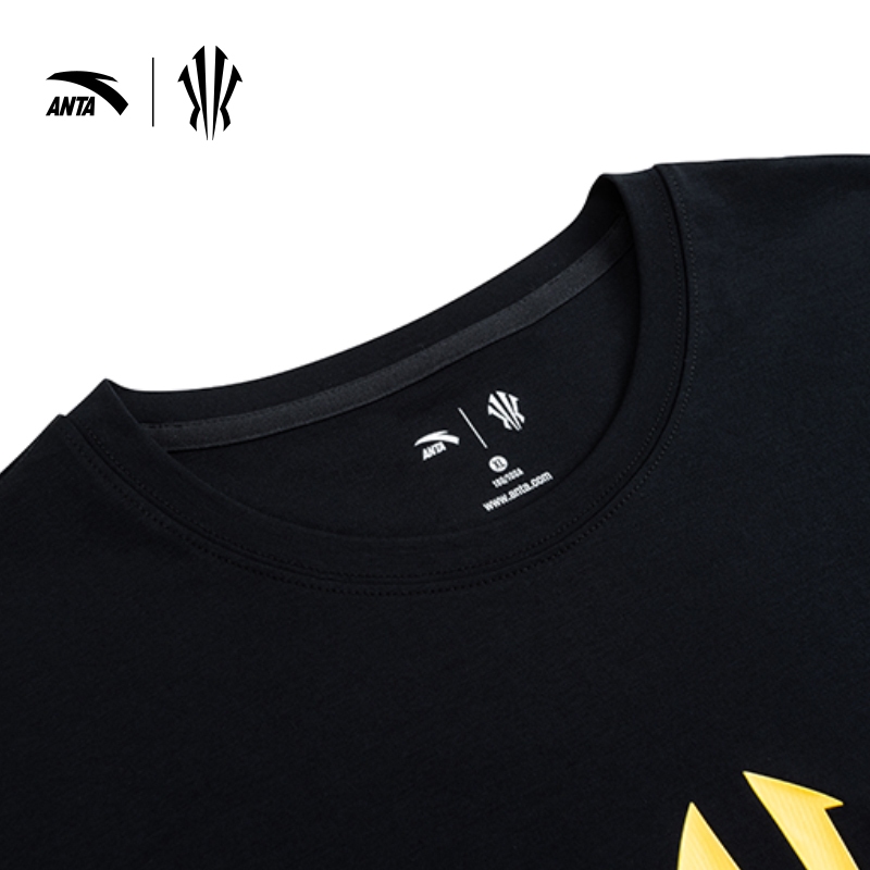 ANTA Unisex Kyrie Irving KAI T-shirt เสื้อสโลแกนแฟนบาสเกตบอล วัฒนธรรมบาสเกตบอล นุ่มสบาย 172431122