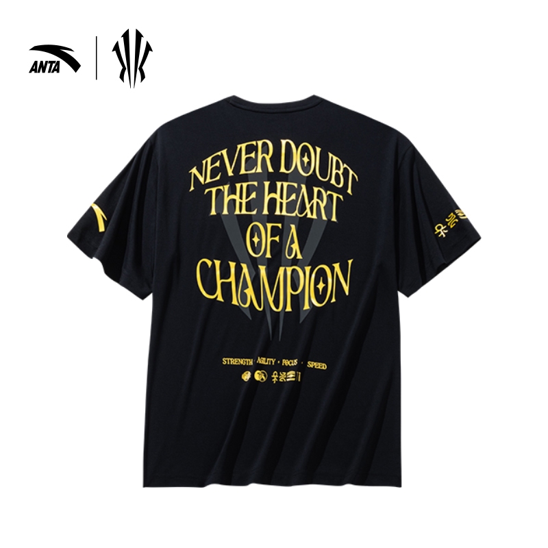 ANTA Unisex Kyrie Irving KAI T-shirt เสื้อสโลแกนแฟนบาสเกตบอล วัฒนธรรมบาสเกตบอล นุ่มสบาย 172431122