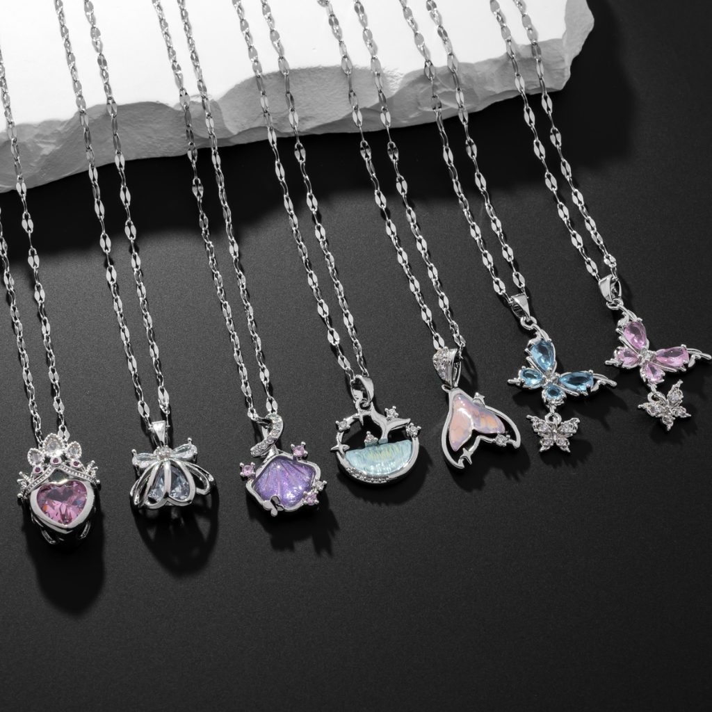 สร้อยคอจี้หัวใจผีเสื้อ Super Fairy Mermaid Queen Gradient จี้แฟชั่นบุคลิกภาพ Clavicle Chain สแตนเลสไม่ซีดจาง