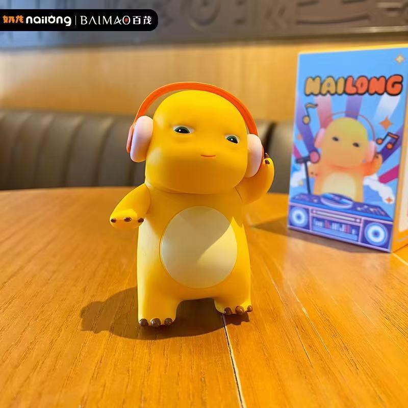 Nailong น่ารักนม Dragon Summer Holiday Series Action Figure ตุ๊กตาตกแต่ง