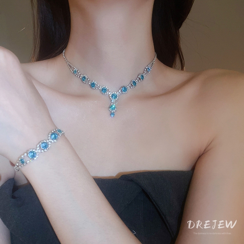 เดรช 4 ชิ้น ชุดสร้อยข้อมือและต่างหูสร้อยคอดอกไม้ทรงกลมเพชร
