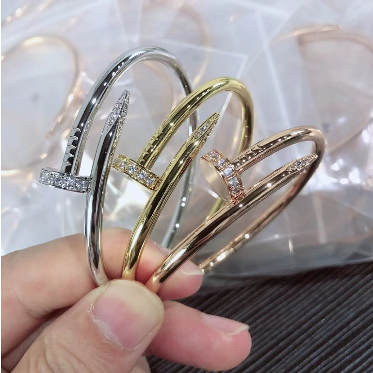 V-gold สร้อยข้อมือรุ่นหนาประดับเพชรหัวและหาง/CNC