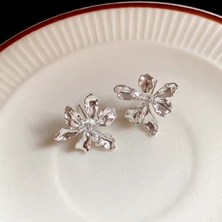 [Jewbeauty]เข็มเงินโลหะต่างหูดอกไม้สามมิติลมเย็นซอกต่างหูแฟชั่นต่างหูอารมณ์แสงหรูหราความรู้สึกสูง