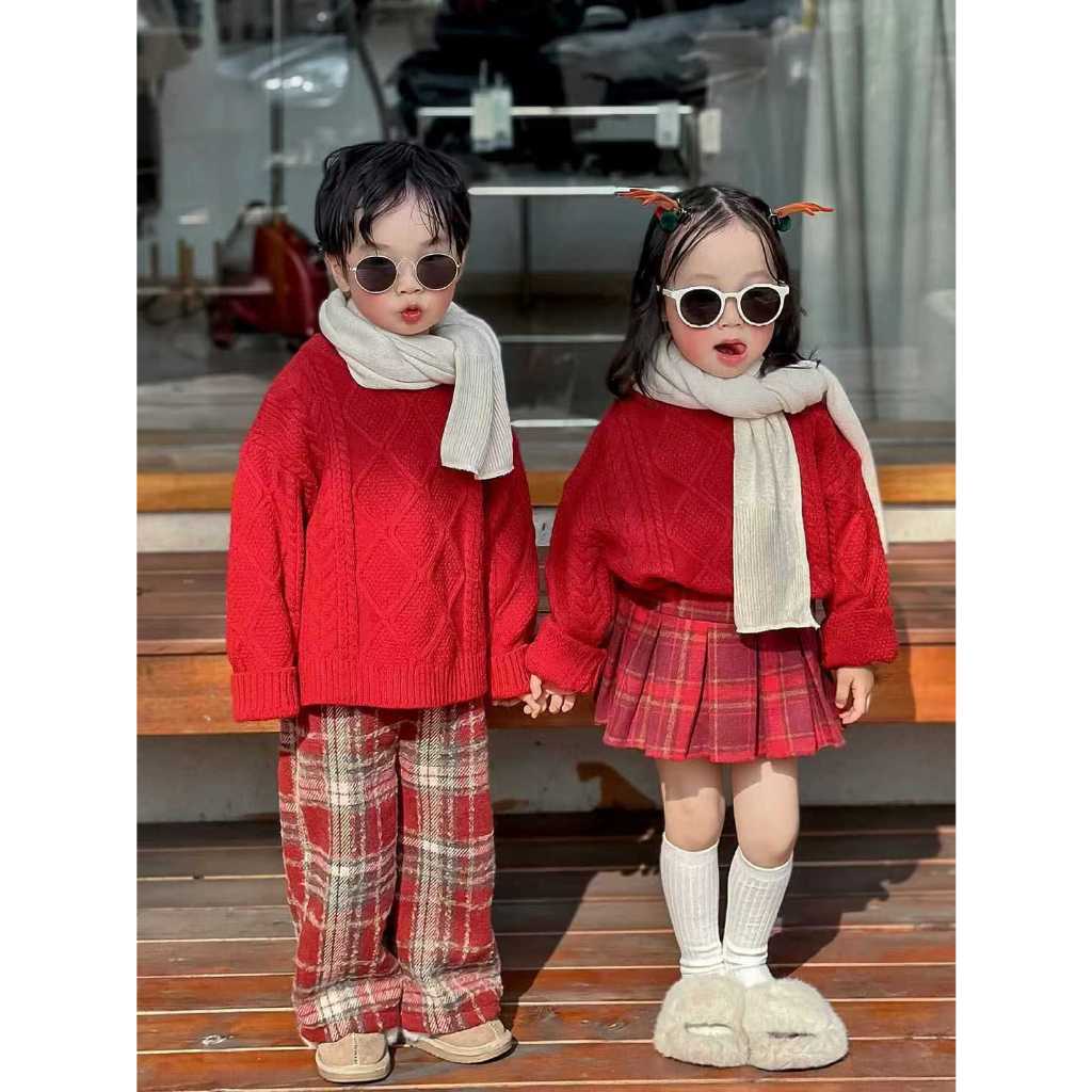 เวอร์ชั่นเกาหลีสาวฤดูใบไม้ร่วงฤดูหนาวสไตล์ใหม่คริสต์มาสปีใหม่เสื้อกันหนาวสีแดงเด็กทารกลายสก๊อตจีบกระโปรงกางเกงขายาว