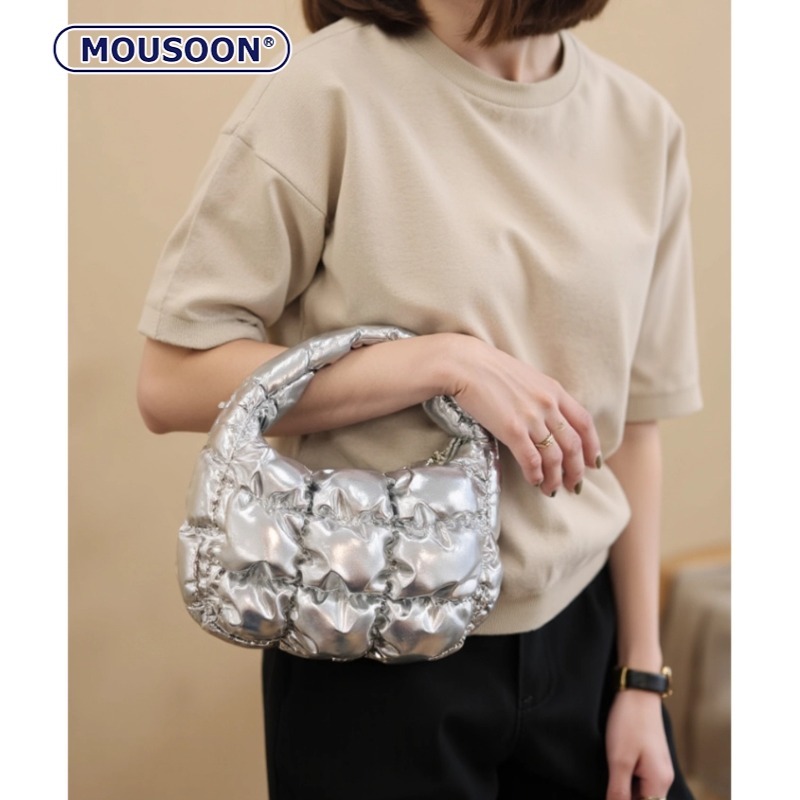 MOUSOON มูซูน กระเป๋าถือผู้หญิงเมฆสีเงินด้านข้างสไตล์เกาหลีกระเป๋าสะพายไหล่เรียบง่าย