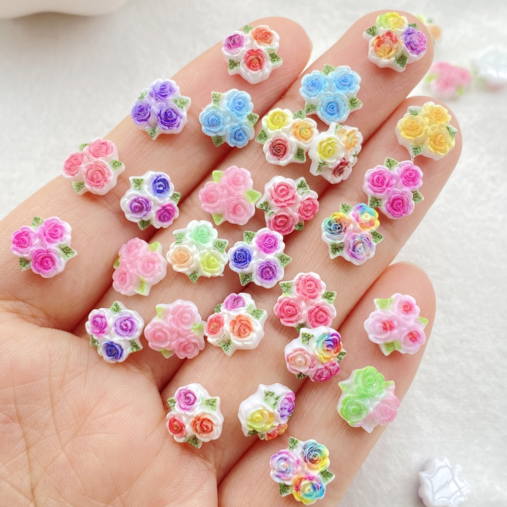 50 ชิ้นผสมเรซิ่น Mini Flatback Rose Cabochons, Vibrant Three-Leaf Roses สําหรับเล็บ, งานแต่งงาน DIY, เครื่องประดับหัตถกรรมและอุปกรณ์เสริม