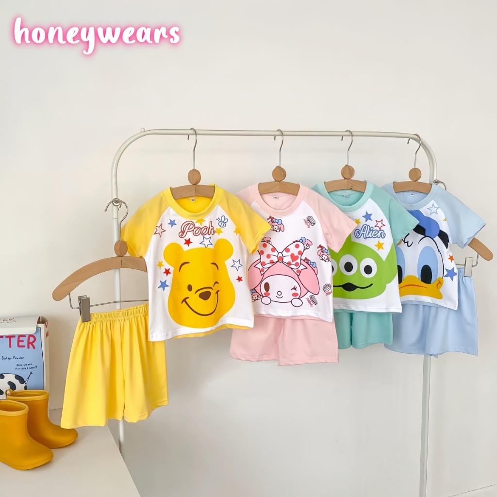 honeywears พร้อมส่ง ชุดเซ็ตเด็กน่ารัก เสื้อผ้าลำลองแฟชั่นกางเกงขาสั้น 2ชิ้น งานสกรีนลายการ์ตูน ไซส์ 100-150