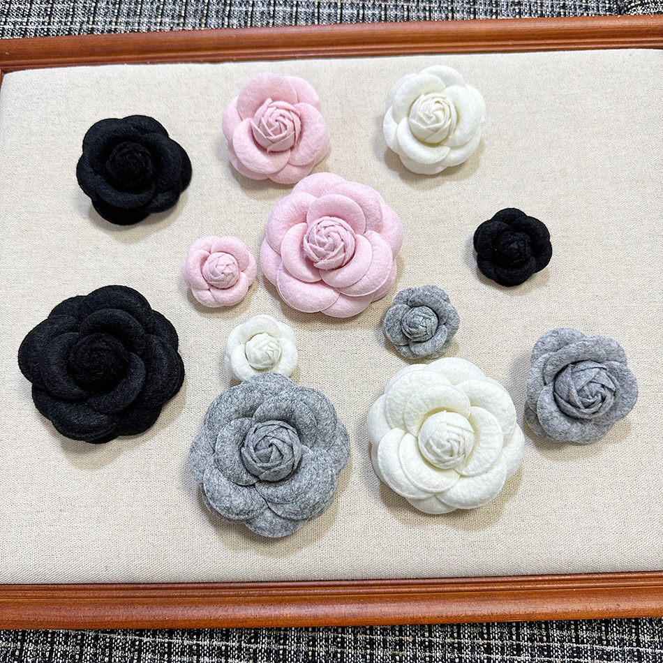 Classtic Rose ดอกไม้ผ้าทําด้วยผ้าขนสัตว์ Badge เข็มกลัดทําด้วยมือ Pin สําหรับผู้หญิงเสื้อผ้าสํานักงาน DIY ตกแต่ง