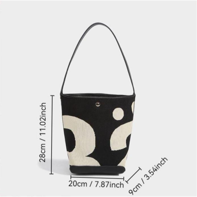 The Rally Shoulder Bag มาในถุงผ้าและถุงซับครบชุด ไม่ต้องรอไอเท็มนี้