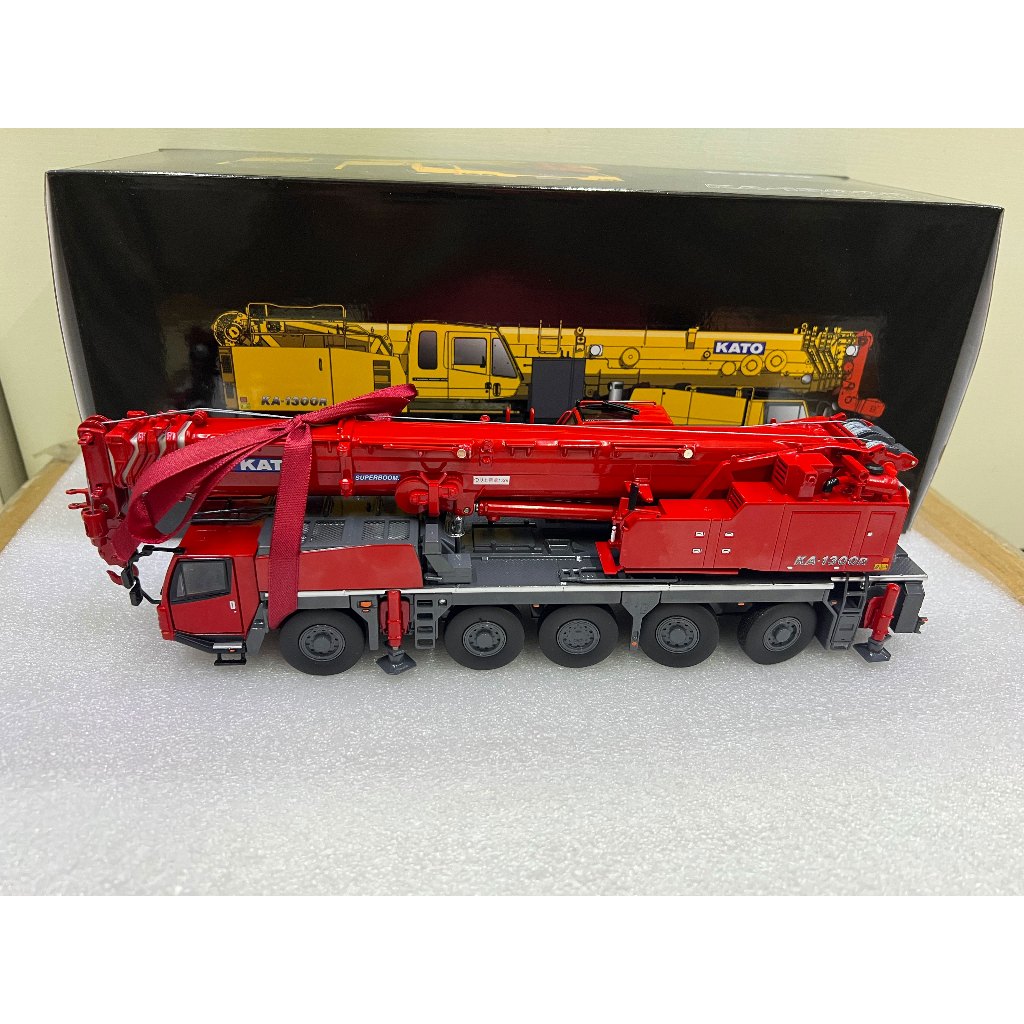 KATO KATO KATO KA-1300R Red Version Crane Alloy Engineering Vehicle Model 1: 50