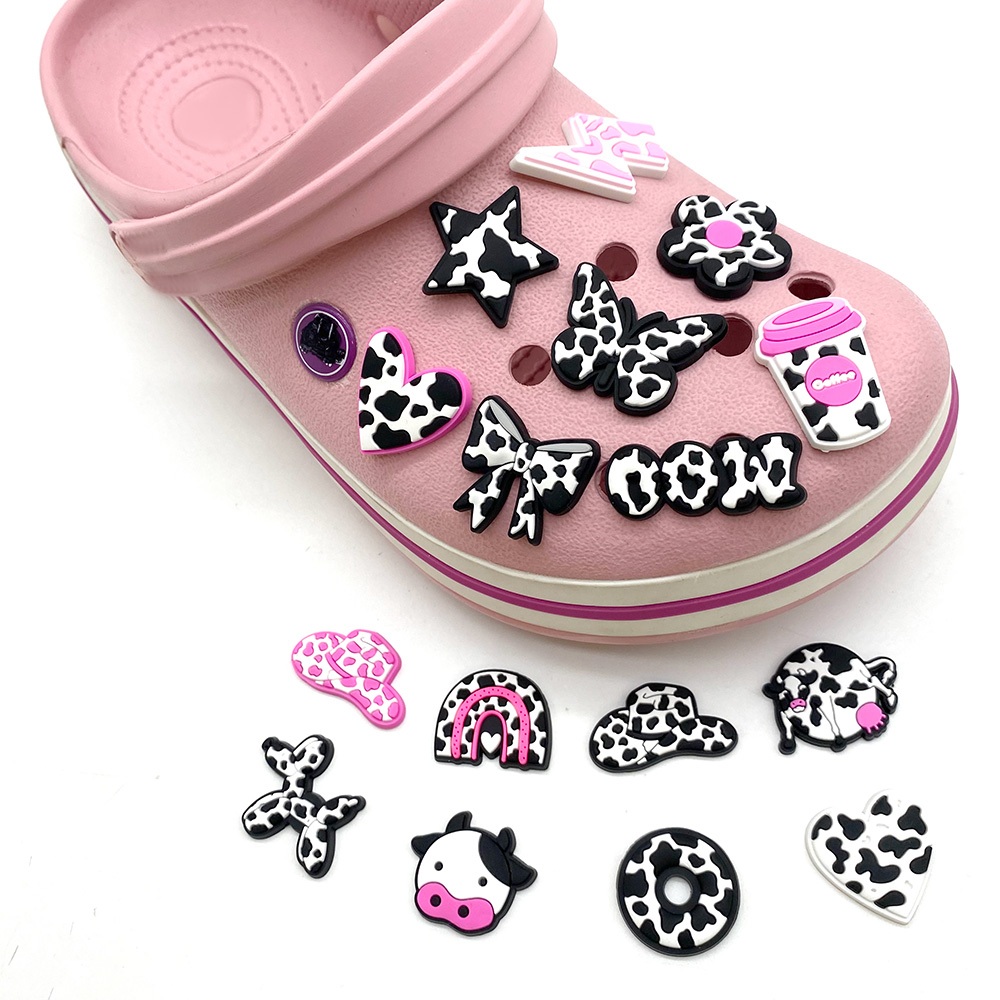 อุปกรณ์เสริมรองเท้าแบบพวค พีวีซี สีดำและขาว เหมาะสำหรับตกแต่งในงานปาร์ตี้ ฮาโลวีน และคริสต์มาส - รูปที่ 2