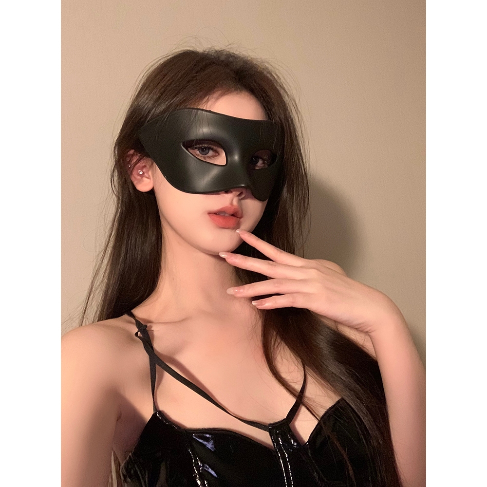 Masquerade หน้ากากครึ่งหน้าประจําปี Party Dress Up Props Retro Face Mask Mystery Party Party Blindfold