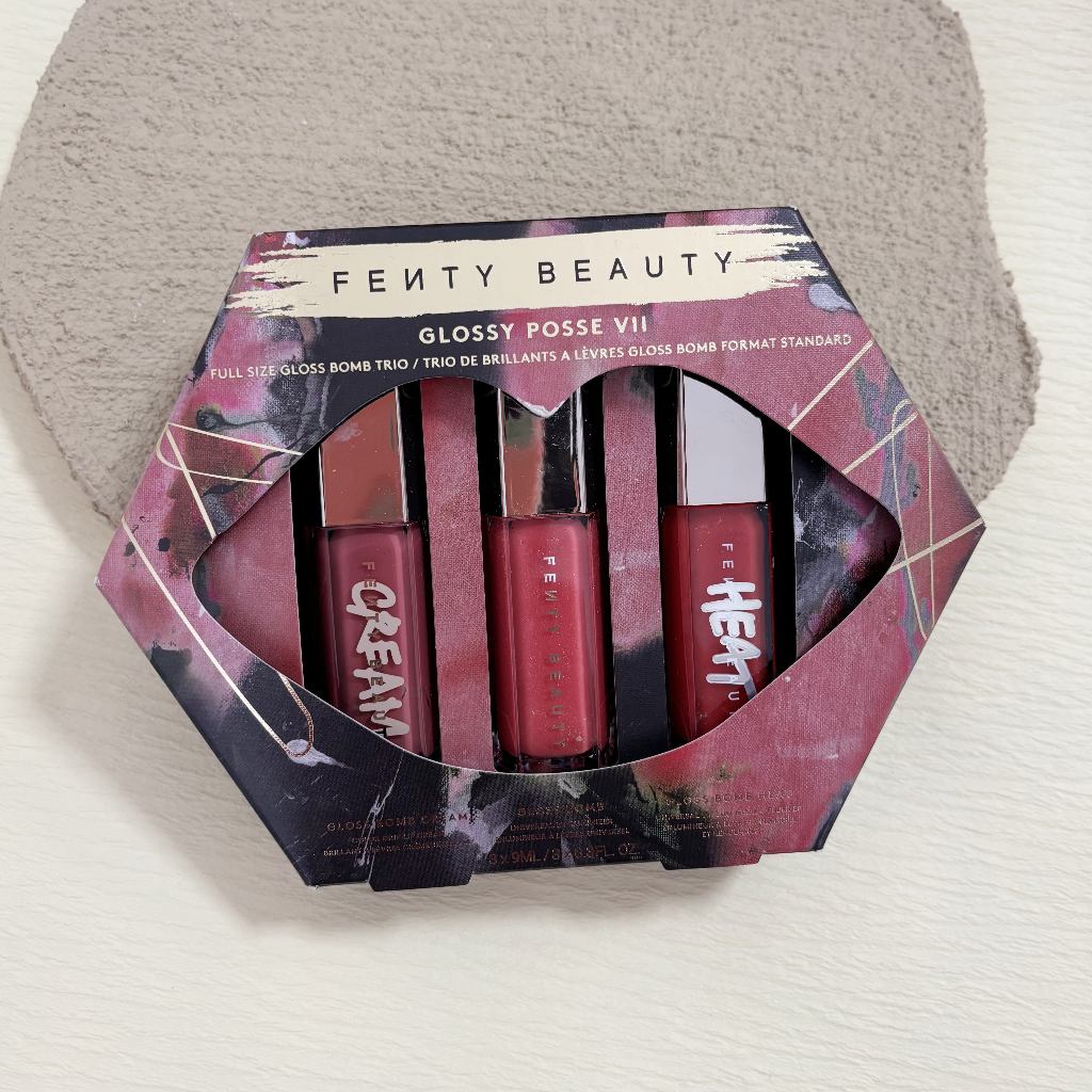 Fenty Beauty โดย Rihanna Glossy Posse VII Full-Size Gloss Bomb Trio