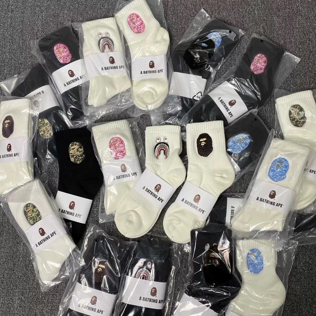 BAPE ปัก Ape Head ผู้ชายผู้หญิงถุงเท้าสีขาวคู่รัก Four Seasons