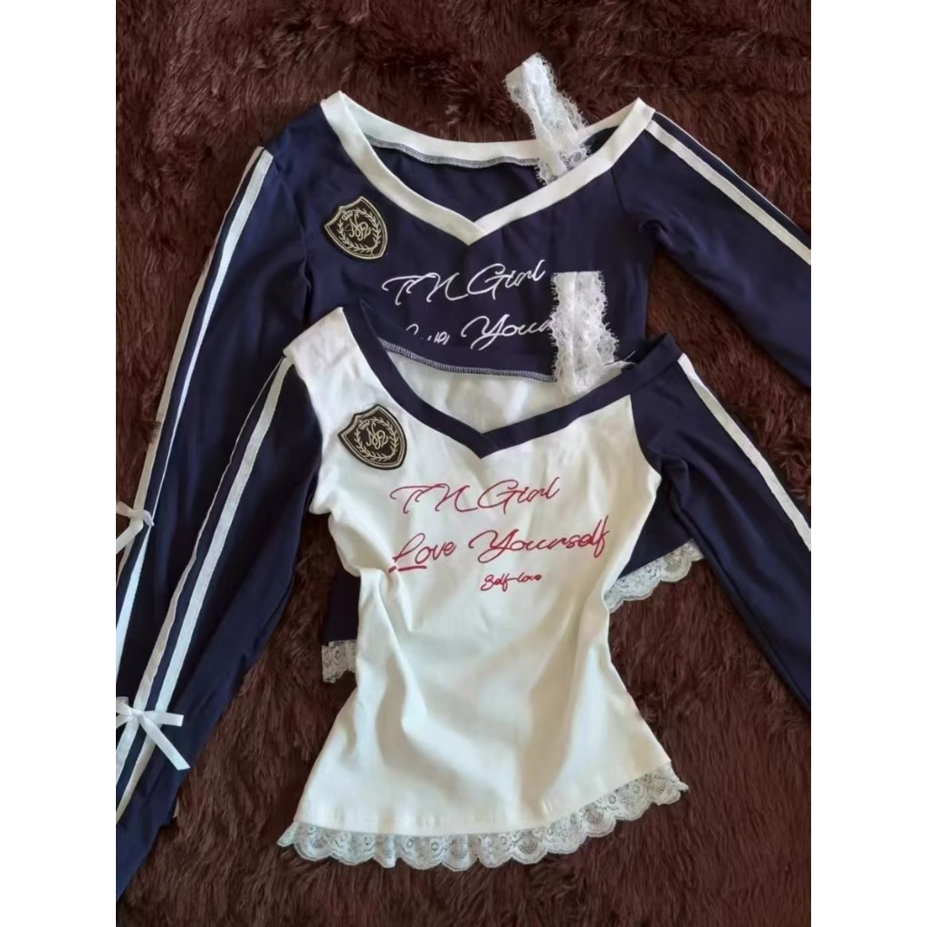 ELFwoo เสื้อยืดแขนยาวคอวี Patchwork Contrasting Lettering พร้อมความรู้สึกดีไซน์เก๋