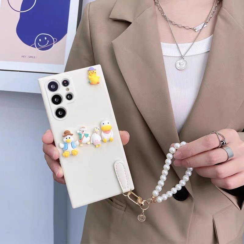 สามมิติ น่ารัก เป็ดน้อย สร้อยข้อมือมุก เคส Samsung Galaxy S25 S24 Ultra S24FE S23 Ultra S22 Ultra S23FE S21 Ultra S22 S23 S24 S25 Plus + S21FE S20Ultra S20 S10 + Note20 Ultra Note10 Plus Note10Lite Case ใหม่ ป้องกันการตก ซิลิโคน อ่อนนุ่ม เคส