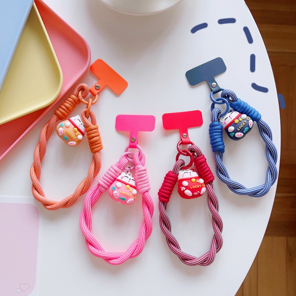 สายรัดข้อมือเชือกเส้นเล็กไนลอนพร้อมจี้แมวนําโชคน่ารักป้องกันการสูญหายโทรศัพท์มือถือสายคล้องมือสั้น