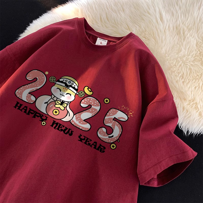 เสื้อ happy new year 2025 - เสื้อยืดลายงูการ์ตูนน่ารักแขนสั้นหลวม #B002304