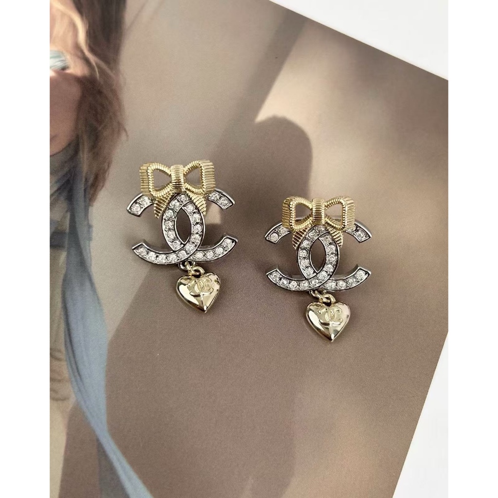 ใหม่เครื่องประดับตัวอักษรค ต่างหูใหม่ รุ่นเดียวกันวัสดุโลหะผสมทองเหลืองแฟชั่นแฟชั่นความสง่างามอันสูงส่งความคุ้มค่าของชีวิตของโชคที่ได้พบกับคุณ