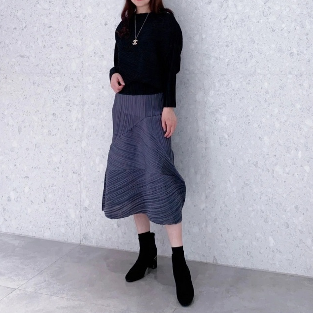 เคาน์เตอร์สไตล์ Issey Miyake จีบ Casual All-Match สามเหลี่ยมไม่สม่ําเสมอขนาดใหญ่ Slimmer