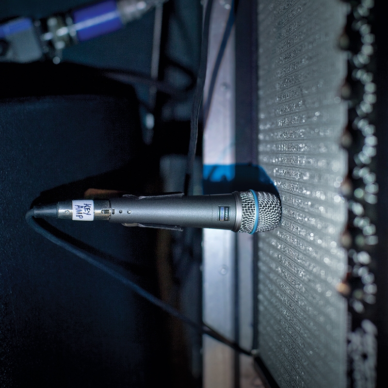 Shure BETA57A ไมโครโฟนแบบมีสายการแสดงบนเวทีร้องเพลงสดบันทึกไมโครโฟนแบบไดนามิก