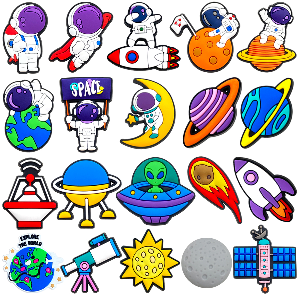 20 ชิ้นรูปแบบนักบินอวกาศรองเท้า Charms DIY อุปกรณ์เสริมสําหรับ PVC ตกแต่ง Fit Bubble สไลด์รองเท้าแตะ