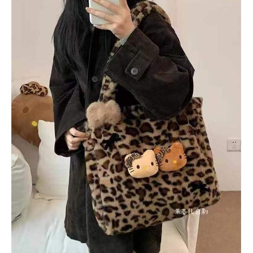 Vintage ฤดูใบไม้ร่วง/ฤดูหนาวเสือดาวพิมพ์ Hello Kitty Plush กระเป๋าถือแฟชั่นสุภาพสตรีน่ารักสไตล์ลําลองกระเป๋าสะพายความจุขนาดใหญ่