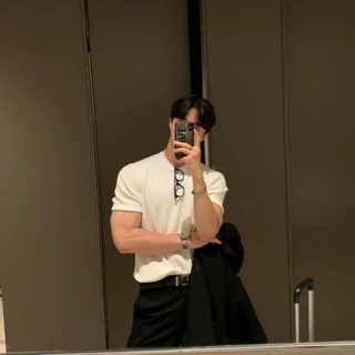 MANMAN เสื้อกันหนาวผู้ชาย คอกลม สีทึบ บุคลิกภาพแฟชั่น อบอุ่นและสะดวกสบาย มีความยืดหยุ่น