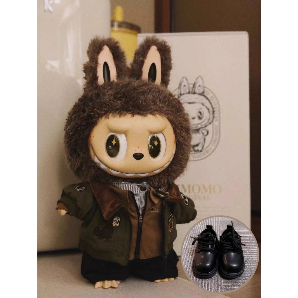 Zimomo Leader 58 ซม.อินเทรนด์เล่นรูปตุ๊กตาไวนิล Labubu สีกากีชุดเสื้อผ้าเด็กทําด้วยมือต้นฉบับ