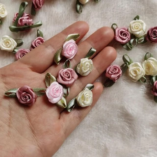 100 ชิ้นทําด้วยมือปักดอกกุหลาบขนาดเล็กเสื้อผ้าชุดอุปกรณ์ ทําเอง และแพทช์ตกแต่ง