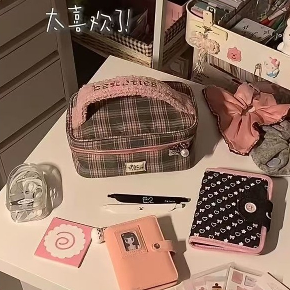 Niche Design Girl Travel กระเป๋าเครื่องสําอางแบบพกพาแบบพกพาชั้นน่ารักขนาดใหญ่-ความจุกระเป๋าแป้ง