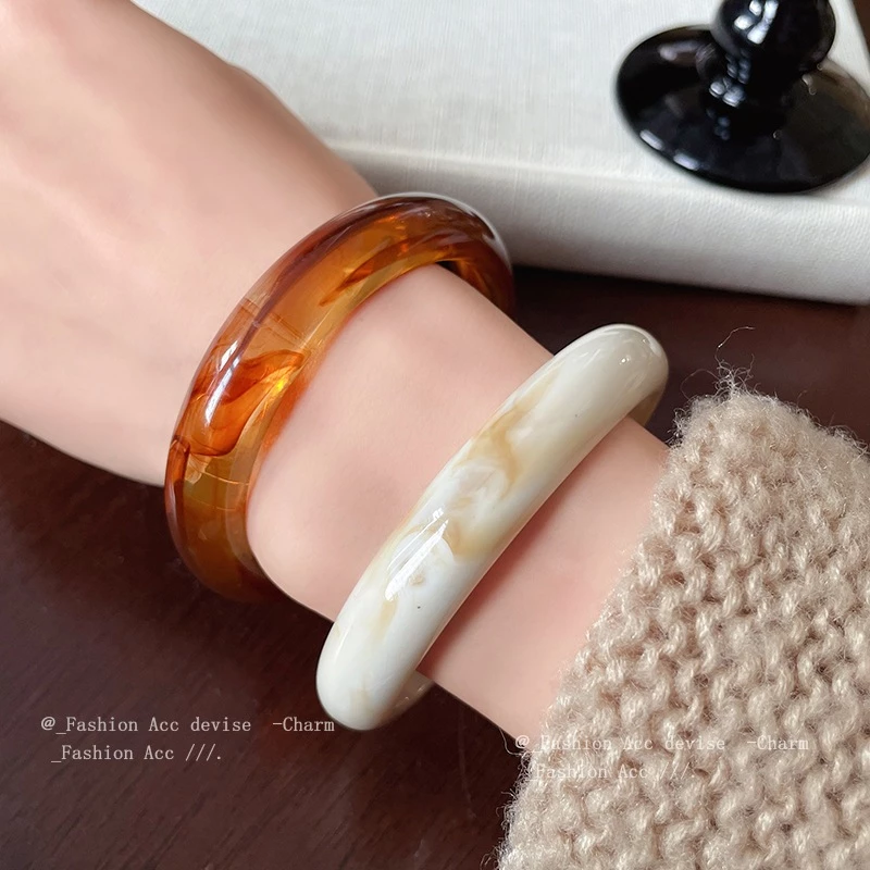 [จูวบิวตี้]สร้อยข้อมือเรซิ่นไม่สม่ําเสมอ ซอก เรียบง่าย ย้อนยุค อารมณ์สร้อยข้อมือบุคลิกภาพแฟชั่นออกแบบเครื่องประดับมือเฉพาะขายส่งหญิ