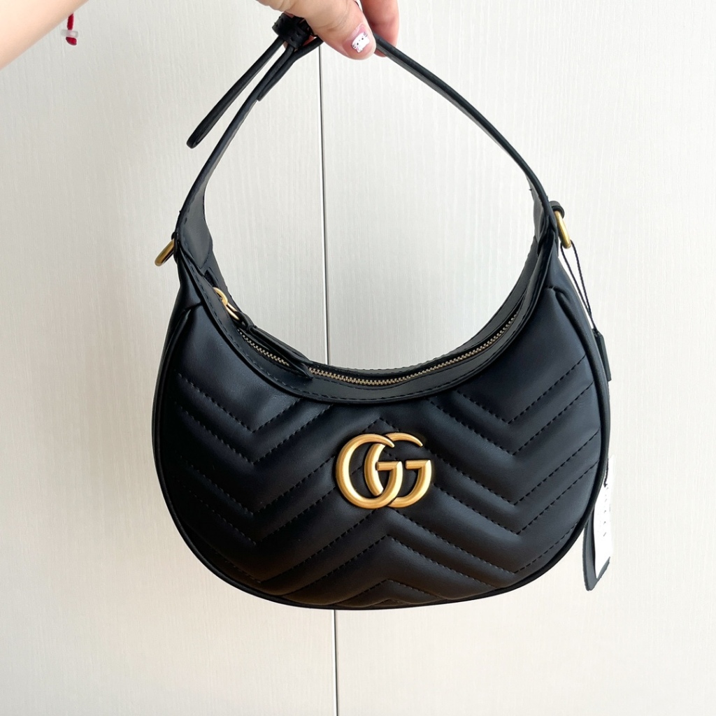 (คุณภาพสูง) พร้อมกล่อง Womens black GG half-moon bag marmont mini handbag กระเป๋าใต้วงแขน 699514