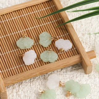 St. kunkka 5 ชิ้นสไตล์จีนเลียนแบบหยกแก้วจี้สไตล์จีนมงคล Cloud Lily of the Valley จี้แก้วสําหรับ DIY สร้อยคอสร้อยข้อมือสําหรับของขวัญปีใหม่