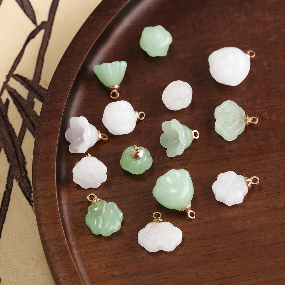 St. kunkka 5 ชิ้นสไตล์จีนเลียนแบบหยกแก้วจี้สไตล์จีนมงคล Cloud Lily of the Valley จี้แก้วสําหรับ DIY สร้อยคอสร้อยข้อมือสําหรับของขวัญปีใหม่