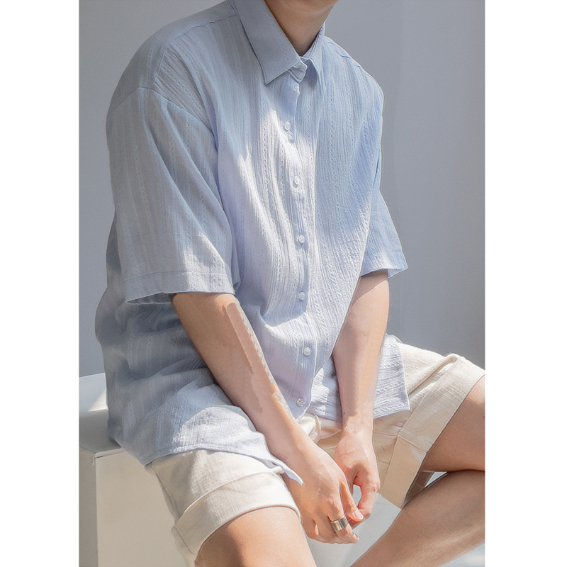 เสื้อเชิ้ตสีขาวญี่ปุ่นผู้ชายแขนสั้น เรียบง่าย ดีลายผ้าฝ้ายแท้บางด้านบน