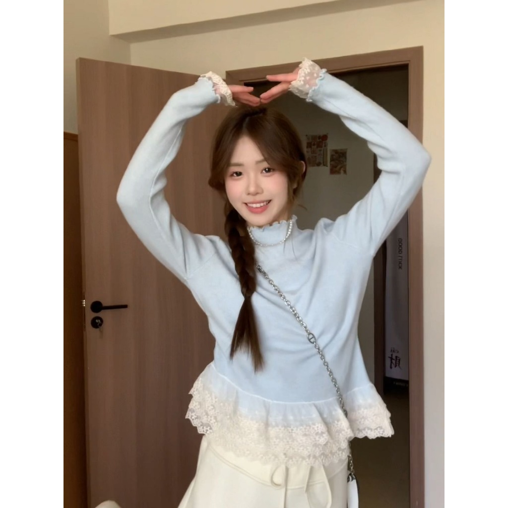 【BANKO】สไตล์เกาหลีฤดูใบไม้ร่วงผู้หญิงลูกไม้เย็บขอบเชื้อราสีฟ้าคอสูงแขนยาวเสื้อยืด
