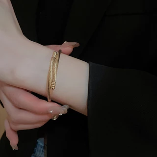 เกาหลีที่เรียบง่ายย้อนยุคสร้อยข้อมือโลหะความรู้สึกขั้นสูงของบุคลิกภาพสร้างสรรค์สร้อยข้อมือแฟชั่นแสงหรูหราเครื่องประดับมือขายส่ง
