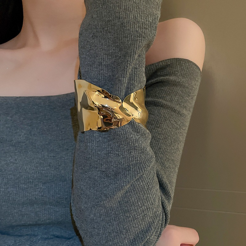 โลหะผิดปกติพับเปิดสร้อยข้อมือลมเย็นโอ้อวดสร้อยข้อมือยุโรปและสหรัฐอเมริกาแสงหรูหราอารมณ์อุปกรณ์เสริมขายส่ง - รูปที่ 7