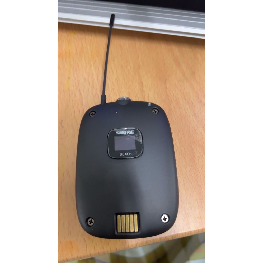 Shure SLXD1 เครื่องส่งเอวสําหรับระบบไร้สาย SLXD