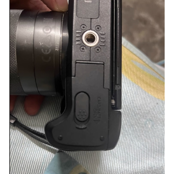 Copy ใหม่สําหรับ Canon EOS M M2 M3 M5 M10 ฝาครอบด้านล่างฝาครอบยางแบตเตอรี่ประตูกล้องเปลี่ยนซ่อมอะไหล่