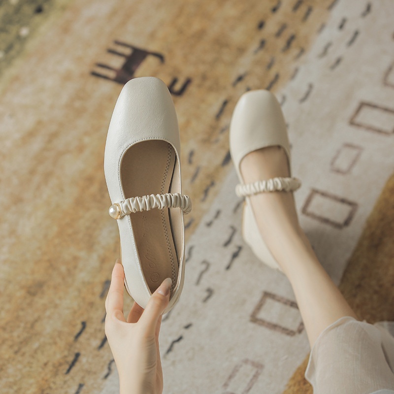 Chic Stroll รองเท้าแมรี่เจนเป็นรองเท้าสตรีที่เรียบง่ายและทันสมัย ​​สไตล์โรแมนติกฝรั่งเศสย้อนยุค สง่างามและต่ำ เหมาะสำหรับสวมใส่เป็นทางการไปทำงานทุกวัน