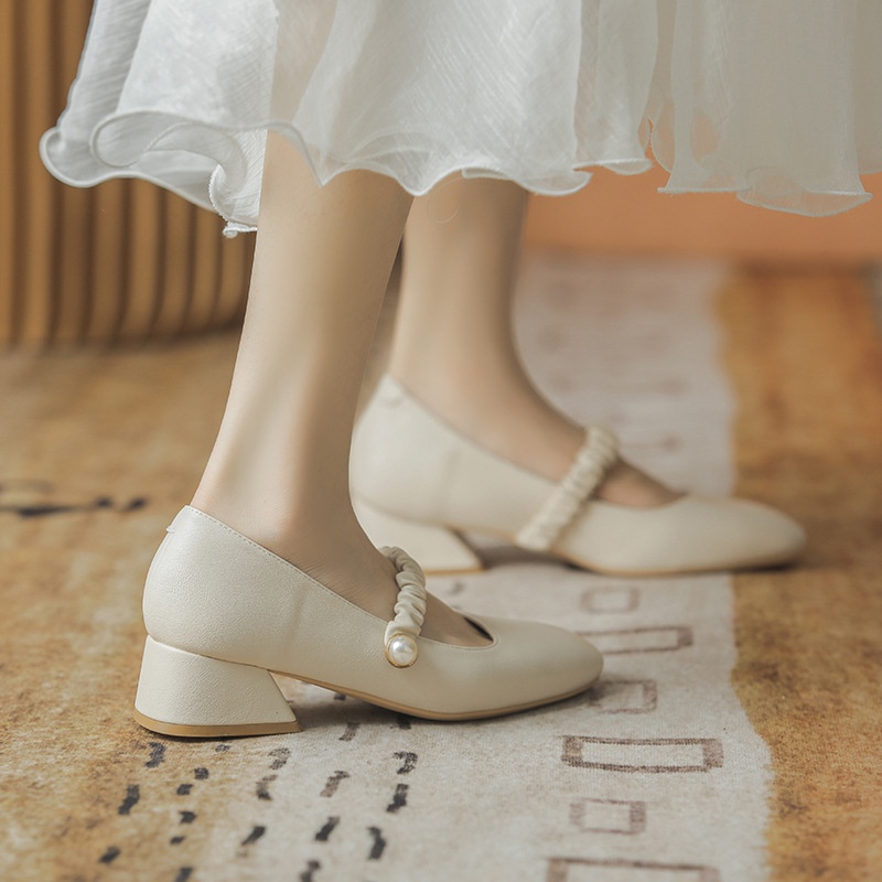 Chic Stroll รองเท้าแมรี่เจนเป็นรองเท้าสตรีที่เรียบง่ายและทันสมัย ​​สไตล์โรแมนติกฝรั่งเศสย้อนยุค สง่างามและต่ำ เหมาะสำหรับสวมใส่เป็นทางการไปทำงานทุกวัน