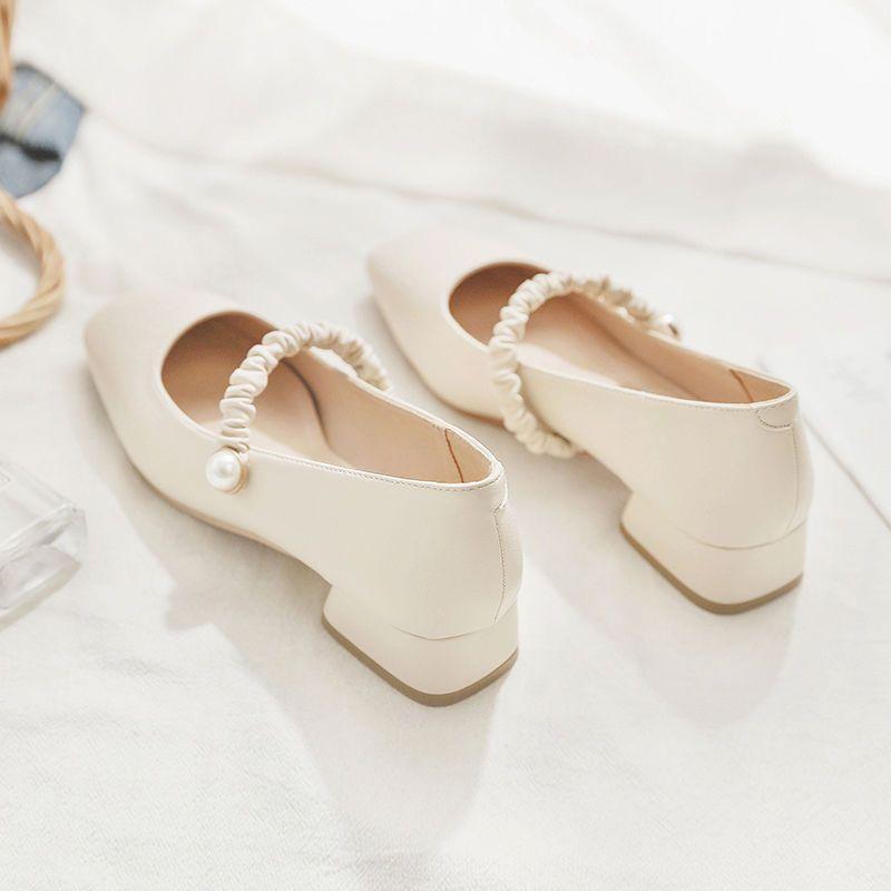 Chic Stroll รองเท้าแมรี่เจนเป็นรองเท้าสตรีที่เรียบง่ายและทันสมัย ​​สไตล์โรแมนติกฝรั่งเศสย้อนยุค สง่างามและต่ำ เหมาะสำหรับสวมใส่เป็นทางการไปทำงานทุกวัน