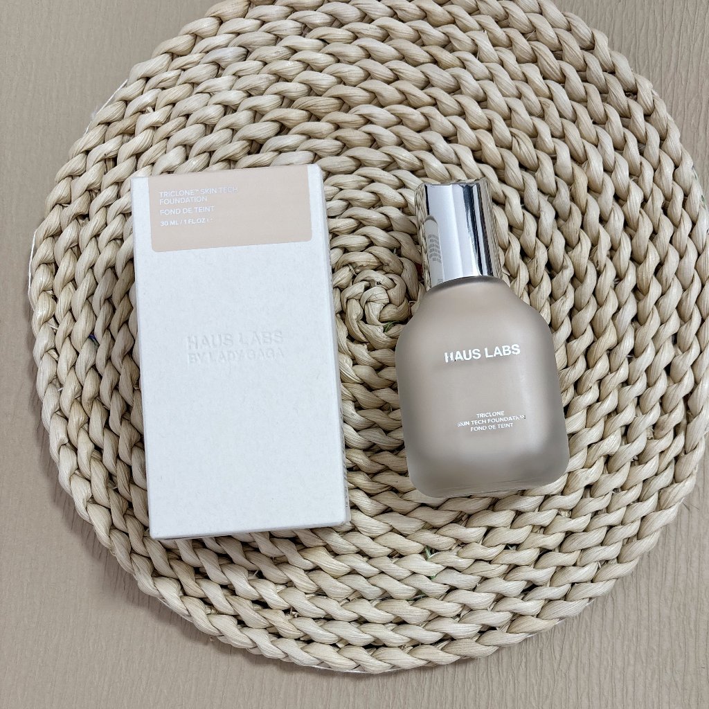 Haus LABS BY LADY GAGA Triclone Skin Tech รองพื้นปานกลางพร้อม Arnica Fermented