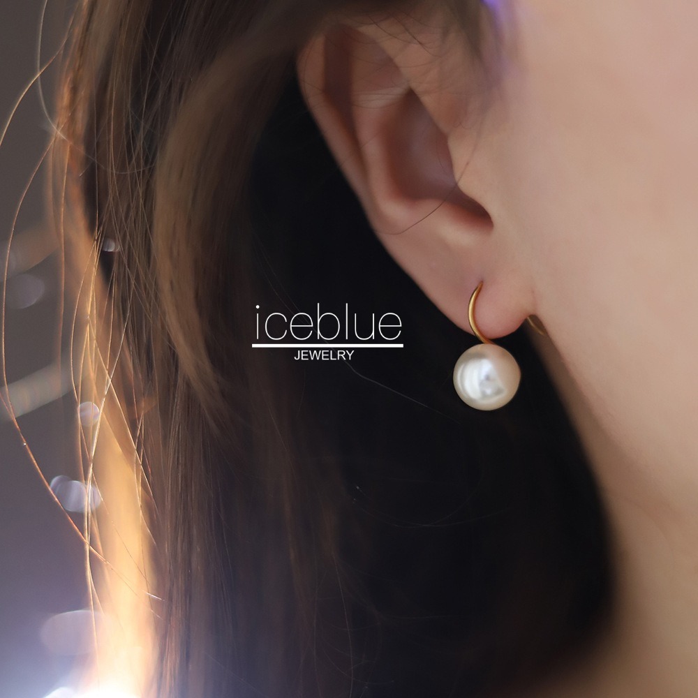Iceblue-Delicate Dainty Pearl Hook ต่างหูสําหรับผู้หญิงกันน้ํา Non Tarnish Hypoallergenic สแตนเลส Minimalist Elegant Pearl Earings E02